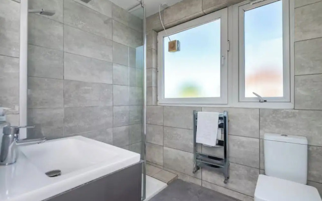 London Apartment With 3 Bedrooms