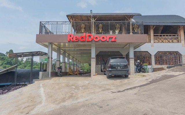 RedDoorz Resort Syariah @ Batu Apung Purwakarta
