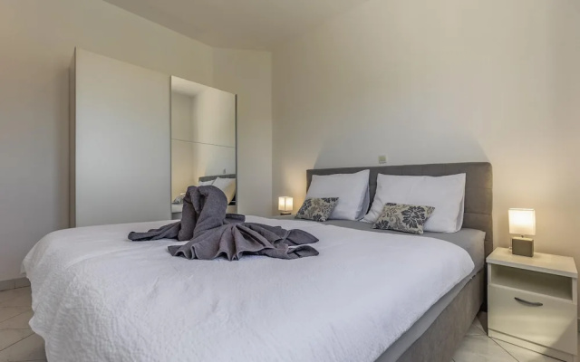 Apartments with Shared Pool Rocco 1