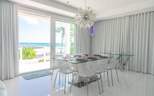 White House - Exclusive Luxury Beachfront Villa - Private White Sand Beach