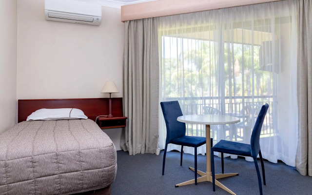 Charbonnier Motor Inn