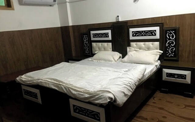 Hotel 99