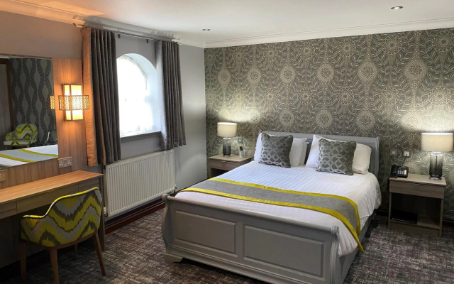 Best Western Plus Pastures Hotel
