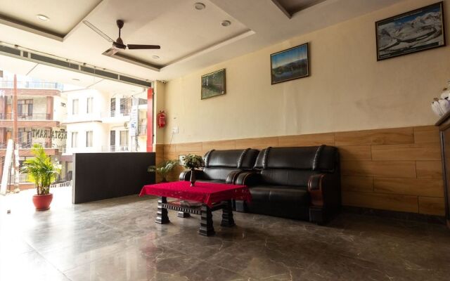 Oyo 23392 Hotel Om Palace