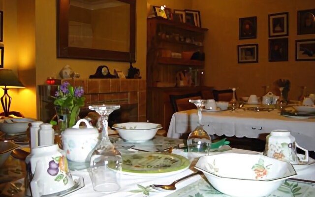 Annandale House
