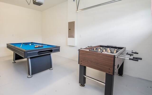 4 Bed 3 Ba Villa with Game Room & Pool