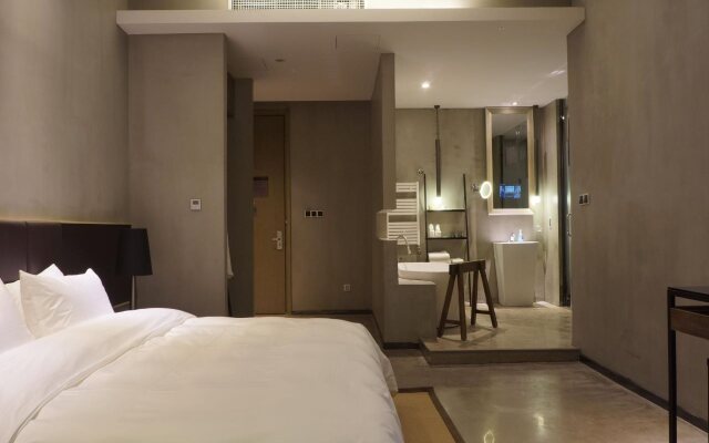 Time Tunnel Designer Hotel