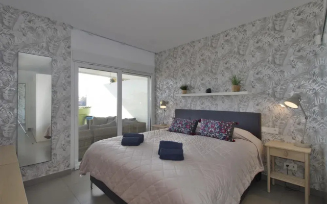 Luxury Apartment With Sea View