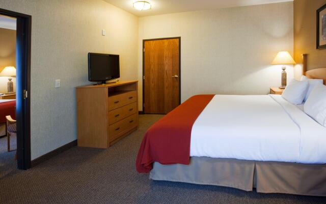 Holiday Inn Express Hotel & Suites Custer