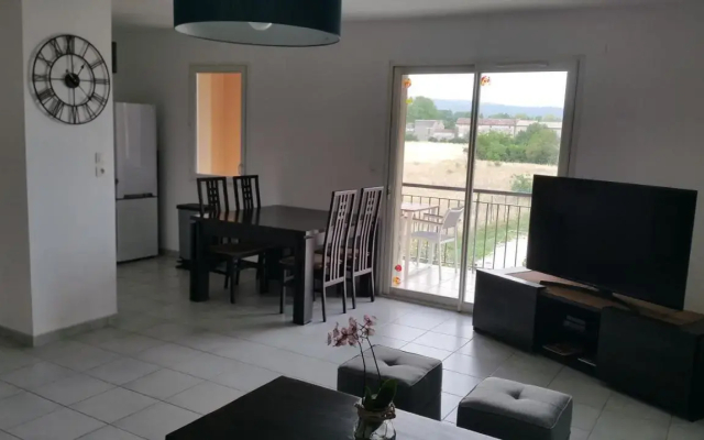Apt 50m2 avec Balcon tout équipé proche d'Avignon