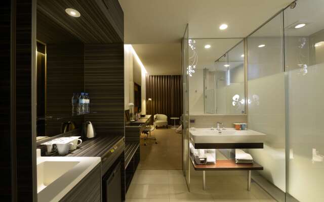 Golden Tulip Glory Fine Hotel