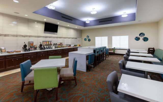 La Quinta Inn & Suites by Wyndham Houston New Caney