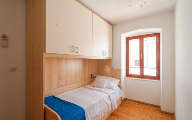 Nice Home in Pucisca With 2 Bedrooms and Wifi