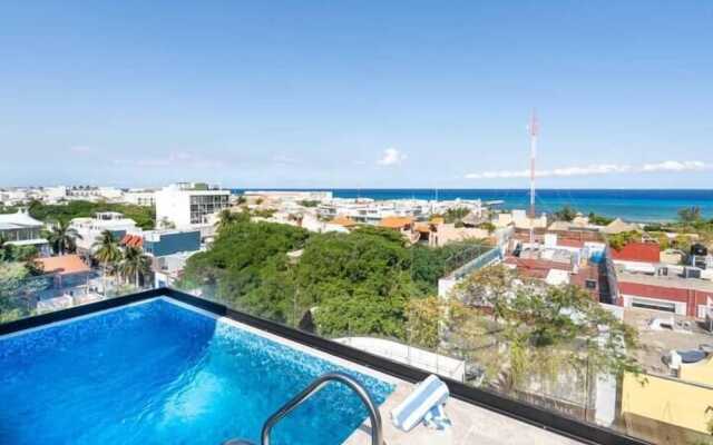 Apartments near 5th Avenue with Rooftop Ocean View