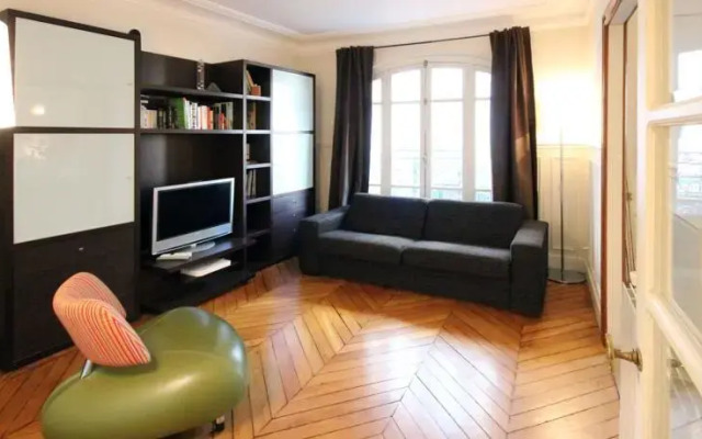 Descartes Apartment