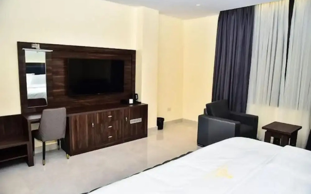 3pple M Continental Hotel & Suites