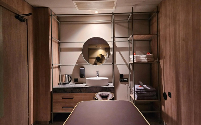 Petousis Hotel & Suites