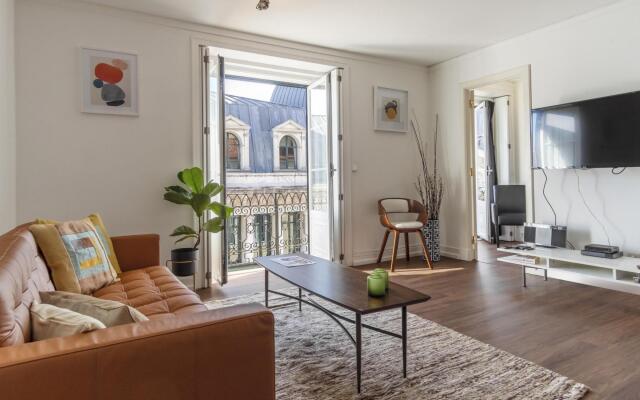 LV Premier Chiado CH1 Balcony Central Elevator