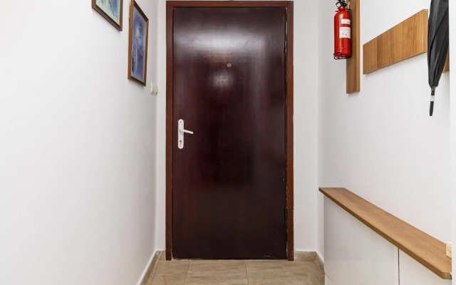 Peaceful Riverside Studio with Garage & private Patio Garden Center