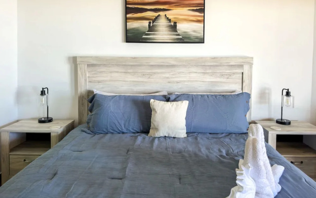 Steps to Sandy Beach Pool Renovated 2BR Condo