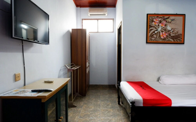 RedDoorz near Mayura Park Lombok 2