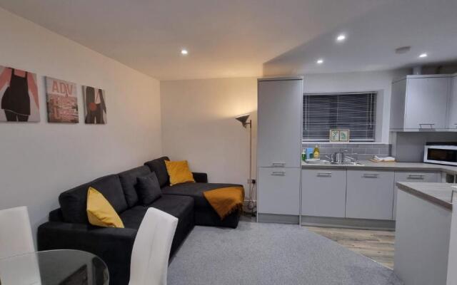 Elm Apartment by Cliftonvalley Apartments