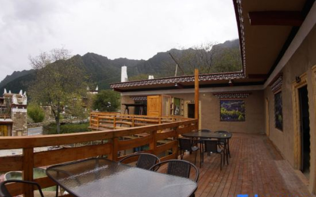Mountain and cloud boutique inn（Jiaju Village）