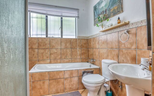 Modern Spanish House-3br-pool-solar-samrand