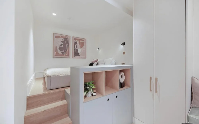Stylish Earl's Court Studio Plus Patio