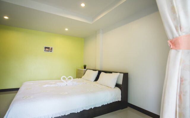 Tharadol Beach Resort