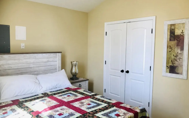 Spacious 3 BR Ranch House W Patio Yard in a Quiet Suburb