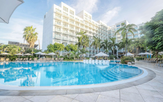 Sonesta Maho Beach All Inclusive Resort Casino & Spa