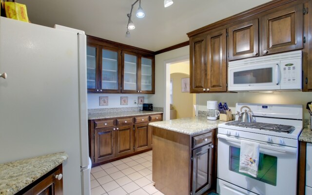 Lakefront Algoma Home w/ Deck, Grill & Fireplace