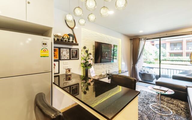 Bluroc Hua Hin by FavStay