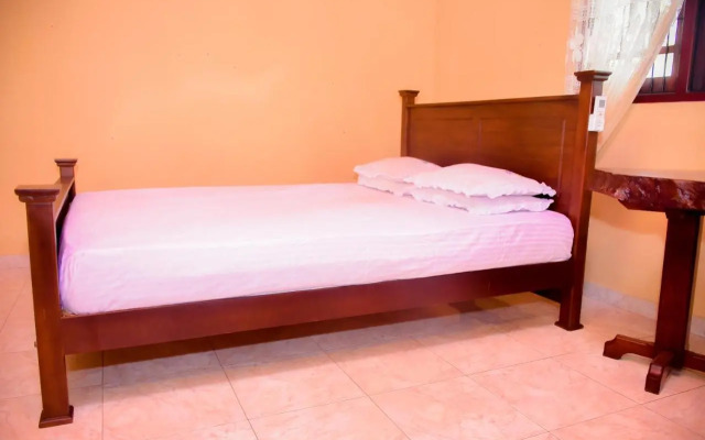 Nisansala Holiday Inn, Karapitiya