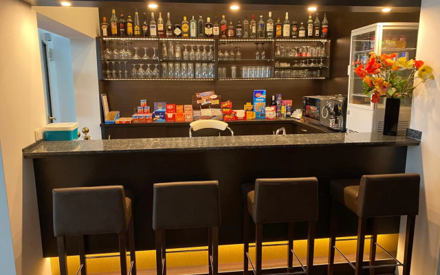 Montree Hotel