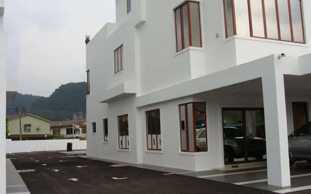White House Homestay