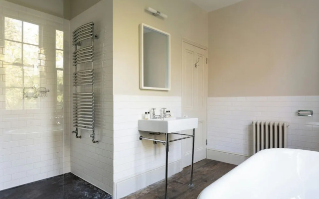 Canonbury Park North II by Onefinestay