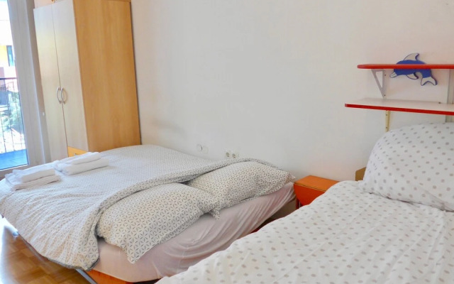 Sunny and Lively Apartment in City, Free Parking