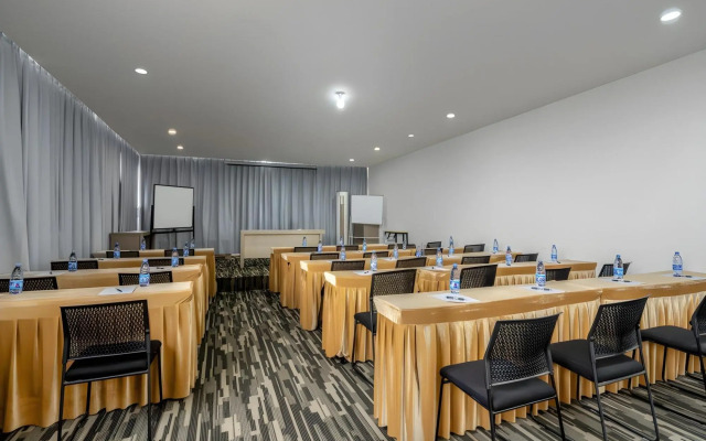 Chonpines Hotel (Yancheng Airport)