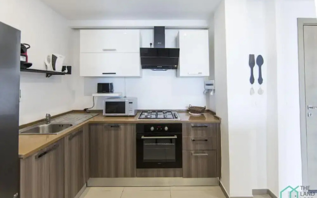 Brand new Spacious 1bd apt With City View