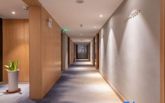 World Hotel (Jinan Hexie Square Qilu Children's Hospital)