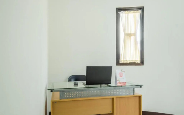 OYO 1460 Anyelir Residence