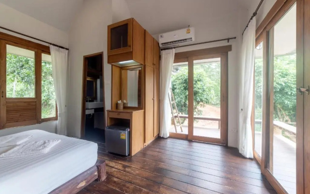 Tawan Riverside - Elephant Resort