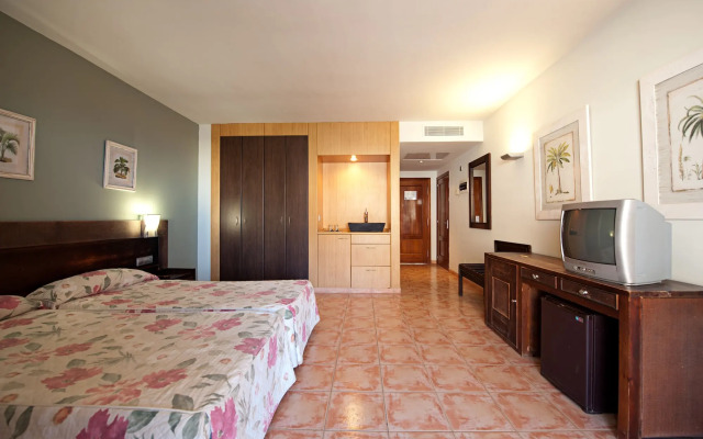 LIVVO Lago Taurito Hotel & Aquapark