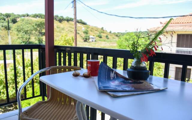 Comfy green studio/just 150m to the beach