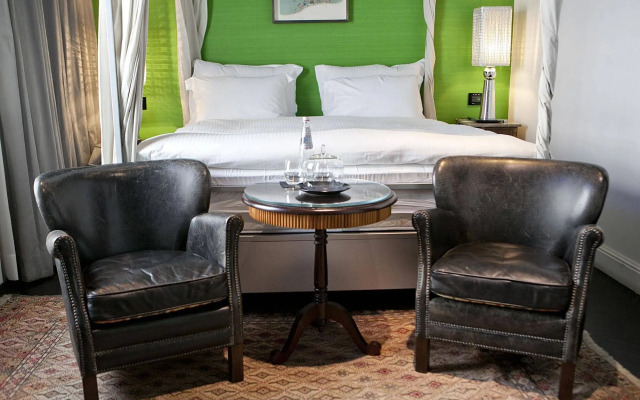 The Alma Hotel and Lounge 