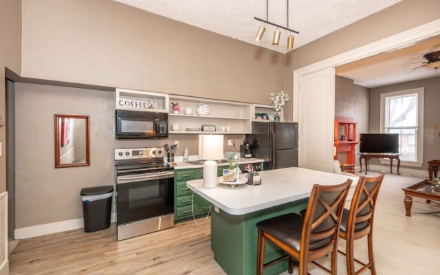 Historic Gem Russell Suite 2