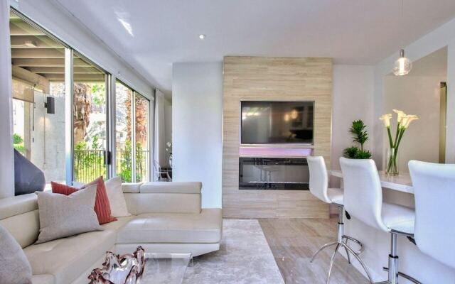 78155c37 1 Bedroom Condo