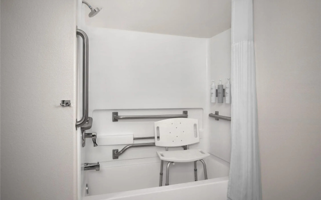 Spark by Hilton Lakewood Denver Southwest